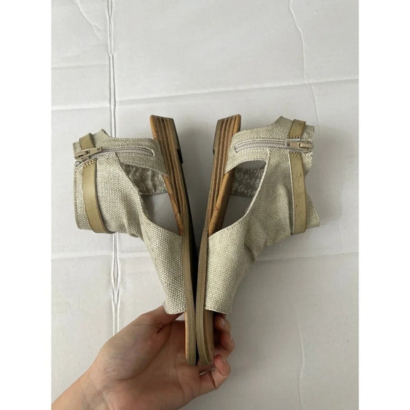 Women's Blowfish Malibu Open Toe Micro Wedge Sandals Size 8 - Picture 2 of 7